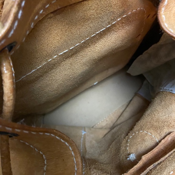 SOLD do not buy. Thrashed vintage leather backpack - Picture 7 of 9